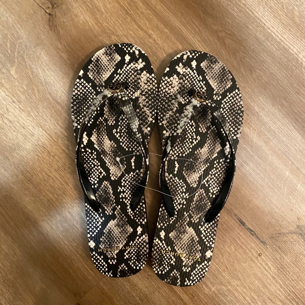 NWT Tory Burch flip flops size 8